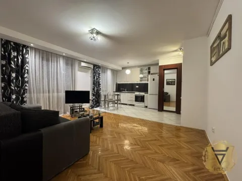 Izdavanje, trosoban stan, 70m², Stari Grad, Beograd - image 2
