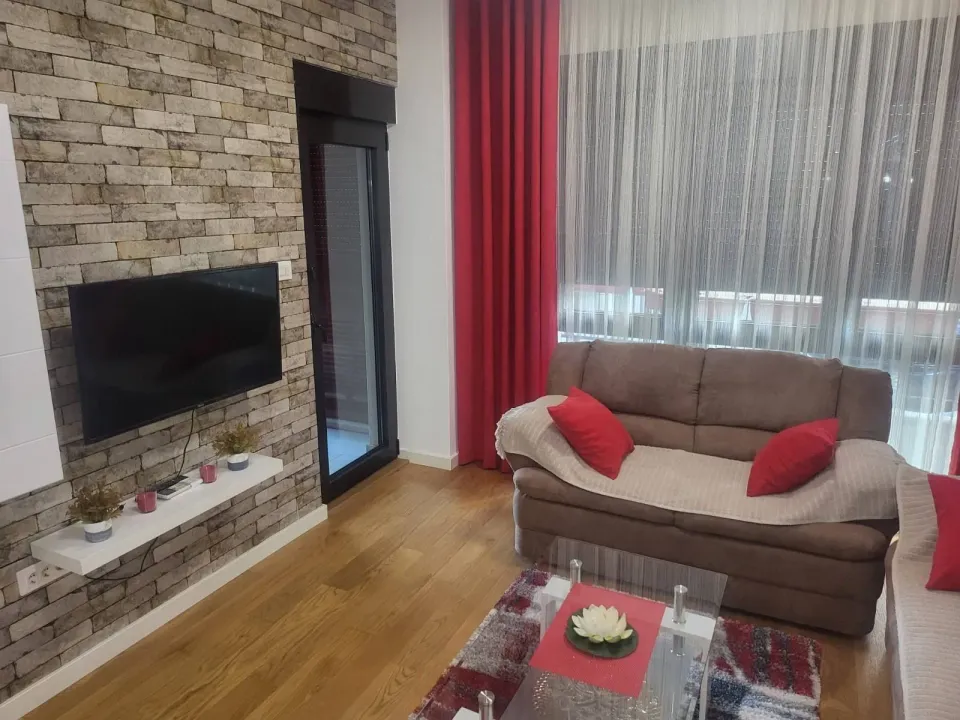 Izdavanje, trosoban stan, 78m², Vezirov Most, Podgorica