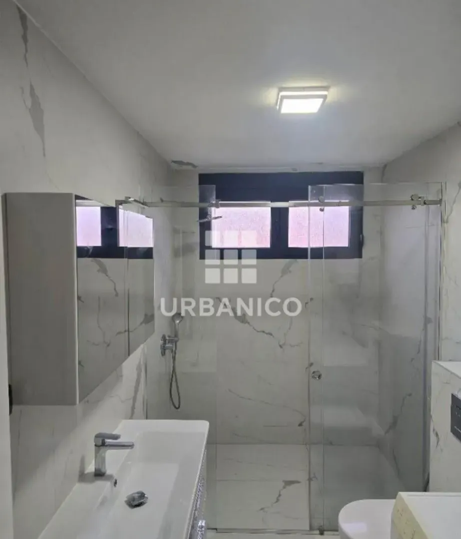 Izdavanje, trosoban stan, 130m², Preko Morače, Podgorica