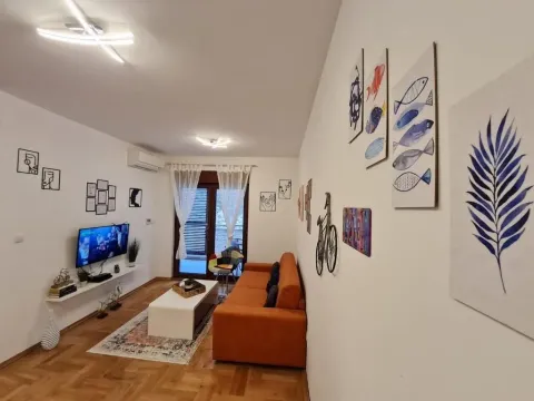 Rent, one bedroom apartment, 47m², Bečići, Budva - image 9