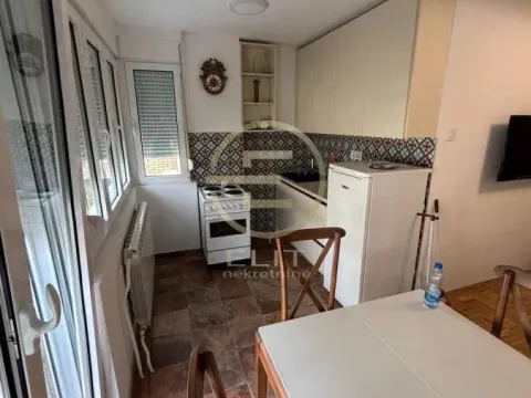 Izdavanje, dvosoban stan, 48m², Bulevar Oslobodjenja, Novi Sad Sve Podlokacije - image 3