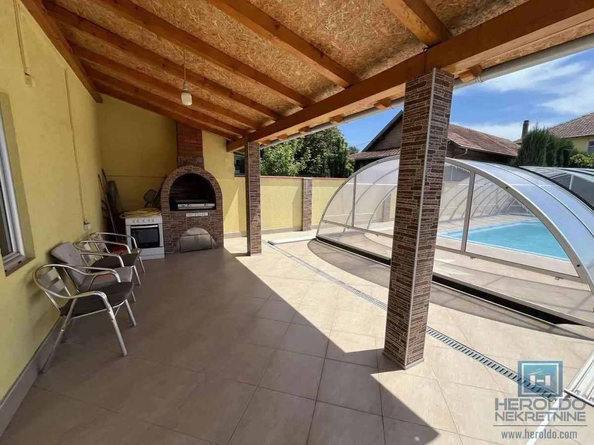 Prodaja, kuća, 302m², Vinorača, Jagodina