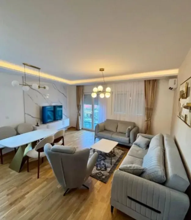 Izdavanje, dvosoban stan, 70m², Budva, Crna Gora