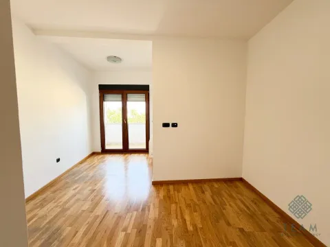 Izdavanje, poslovni prostor, 90m², Centar, Podgorica - image 7