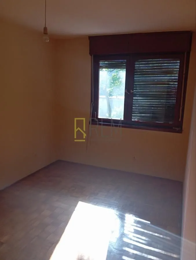 Prodaja, trosoban stan, 84m², Baston, Podgorica