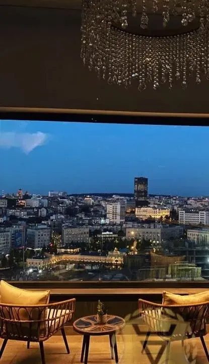 Izdavanje, trosoban stan, 90m², Savski Venac, Beograd