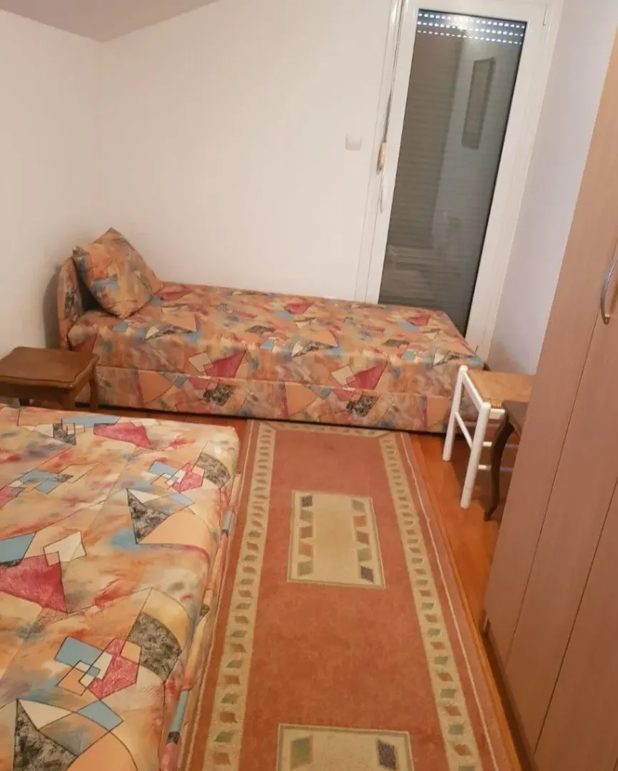 Izdavanje, trosoban stan, 92m², Slovenska Plaža, Budva