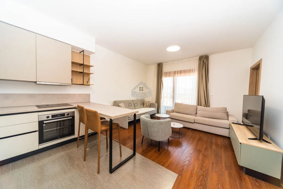 Izdavanje, trosoban stan, 89m², Master Kvart, Podgorica