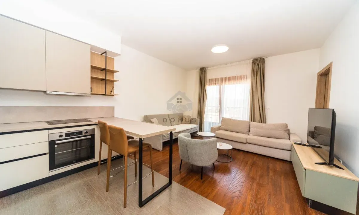Izdavanje, trosoban stan, 89m², Master Kvart, Podgorica