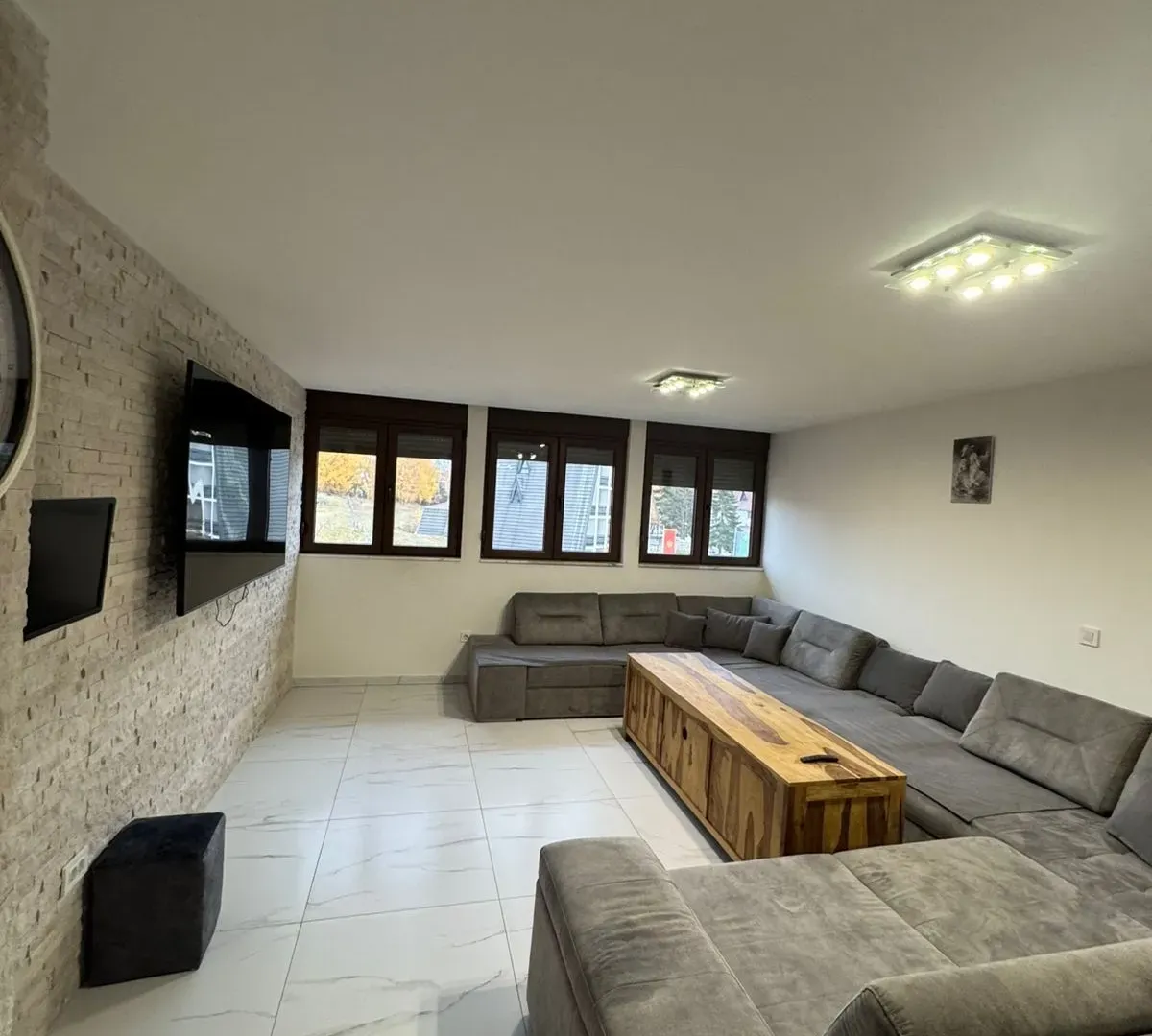 Prodaja, trosoban stan, 82m², Žabljak, Cetinje