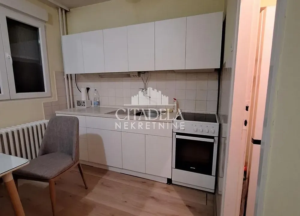 Izdavanje, jednosoban stan, 45m², Kanarevo Brdo, Beograd