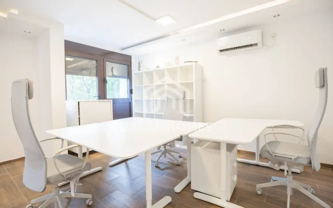 Rent, office space, 80m², Blok 5, Podgorica