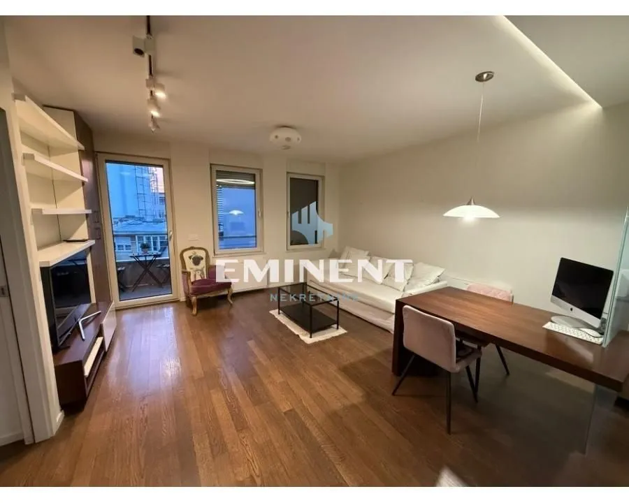 Izdavanje, dvosoban stan, 52m², Slavija, Vračar Sve Podlokacije