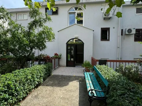 Izdavanje, dvosoban stan, 65m², Budva, Crna Gora - image 10