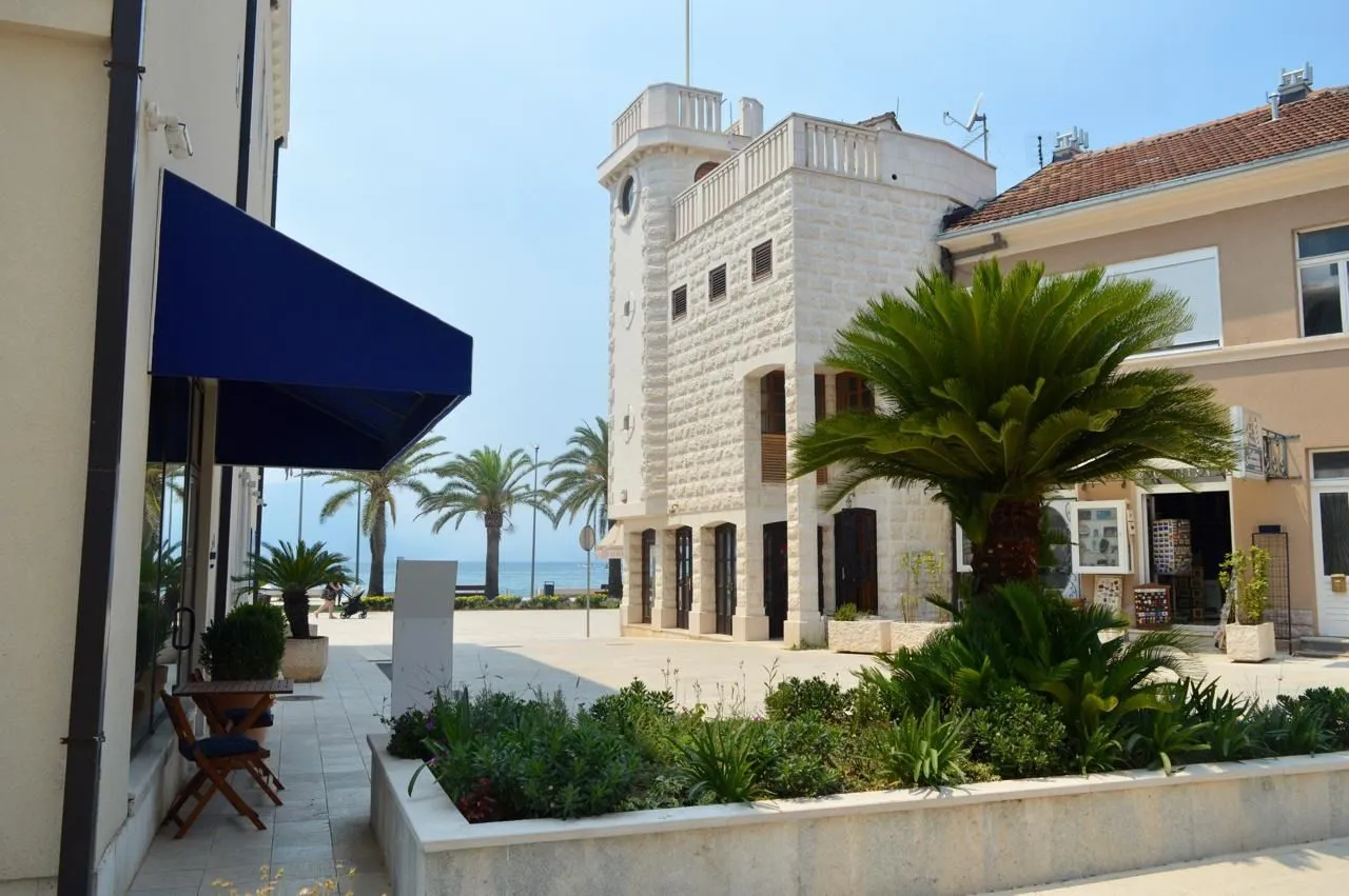 Izdavanje, jednosoban stan, 42m², Porto Montenegro, Tivat