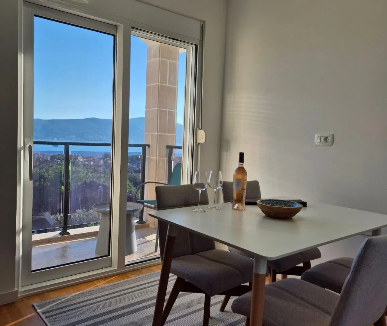 Prodaja, dvosoban stan, 75m², Mažina, Tivat