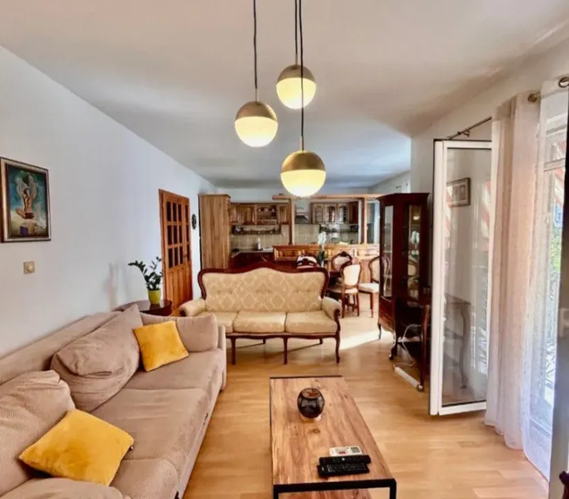 Rent, two bedroom apartment, 100m², Kalimanj, Tivat