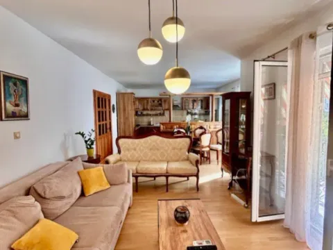 Rent, two bedroom apartment, 100m², Kalimanj, Tivat