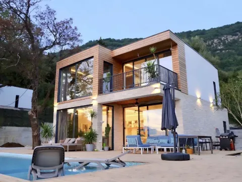 Prodaja, kuća, 176m², Tivat, Crna Gora - image 1
