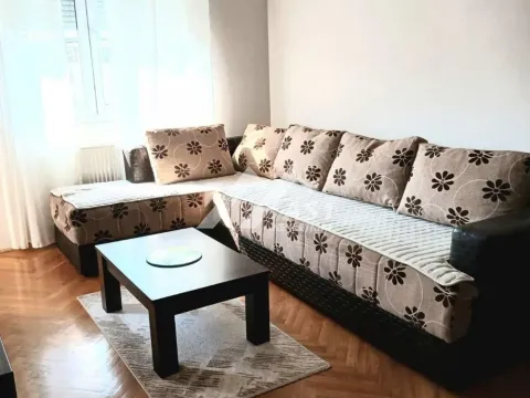 Izdavanje, dvosoban stan, 41m², Socijalno, Novi Sad Sve Podlokacije