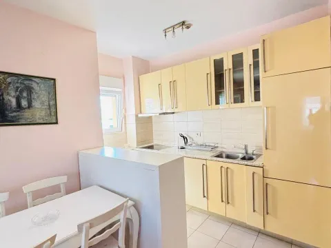 Izdavanje, jednosoban stan, 50m², City Kvart, Podgorica - image 3