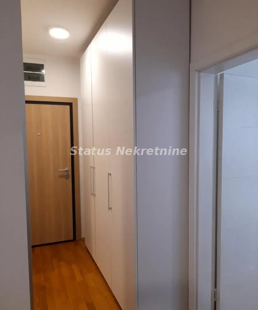Prodaja, jednosoban stan, 42m², Sajmište, Novi Sad