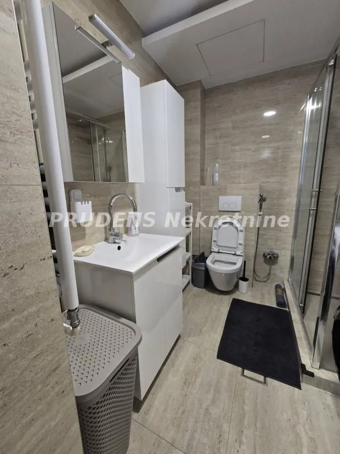 Izdavanje, dvosoban stan, 64m², Crveni Krst, Beograd