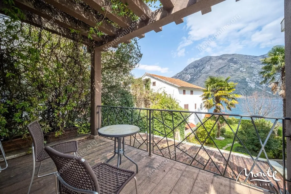 Sale, house, 484m², Stoliv, Kotor