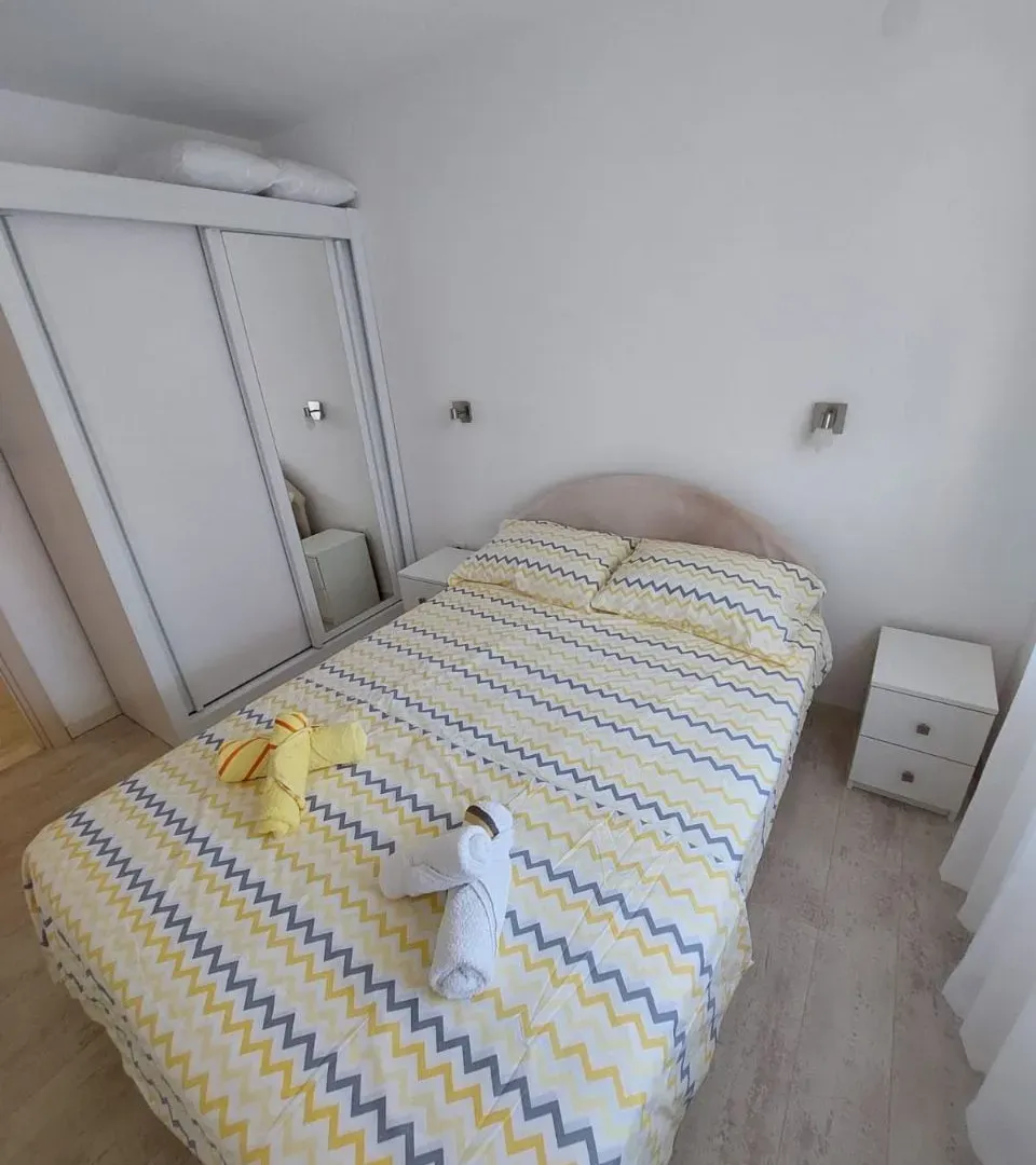 Izdavanje, dvosoban stan, 60m², Tivat, Crna Gora