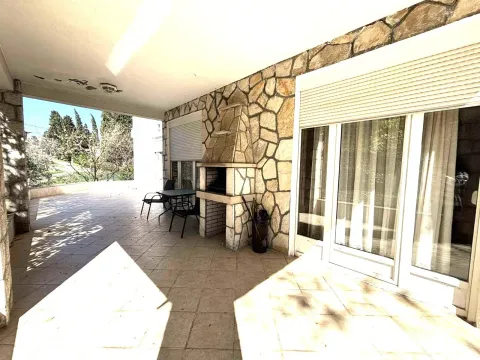 Rent, house, 300m², Zagorič, Podgorica - image 9