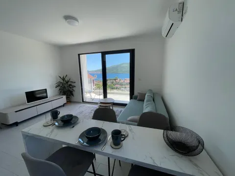 Izdavanje, jednosoban stan, 50m², Đenovići, Herceg Novi - image 4