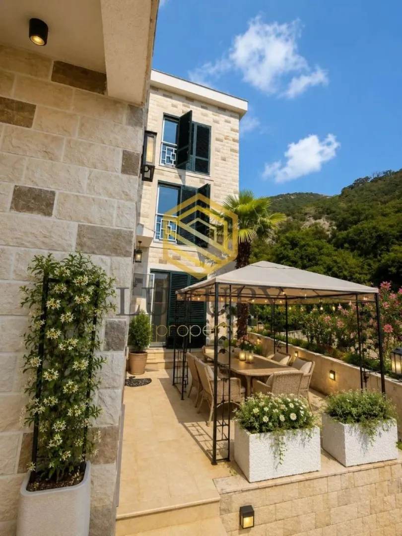 Izdavanje, kuća, 180m², Bečići, Budva