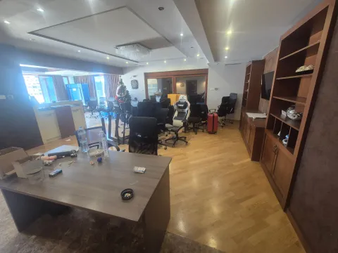 Prodaja, četvorosoban stan, 323m², Pobrežje, Podgorica - image 3