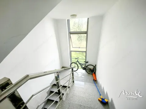 Prodaja, trosoban stan, 196m², Podgorica, Crna Gora - image 7