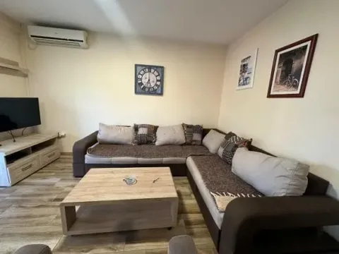 Kuća in Tološi