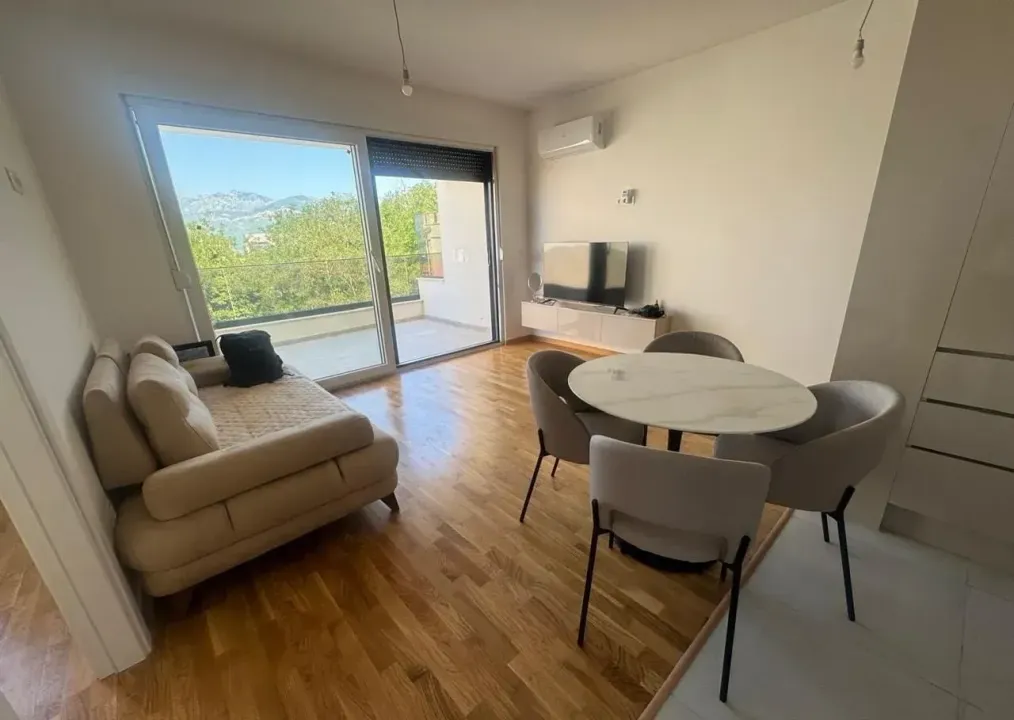 Rent, one bedroom apartment, 42m², Tivat, Crna Gora