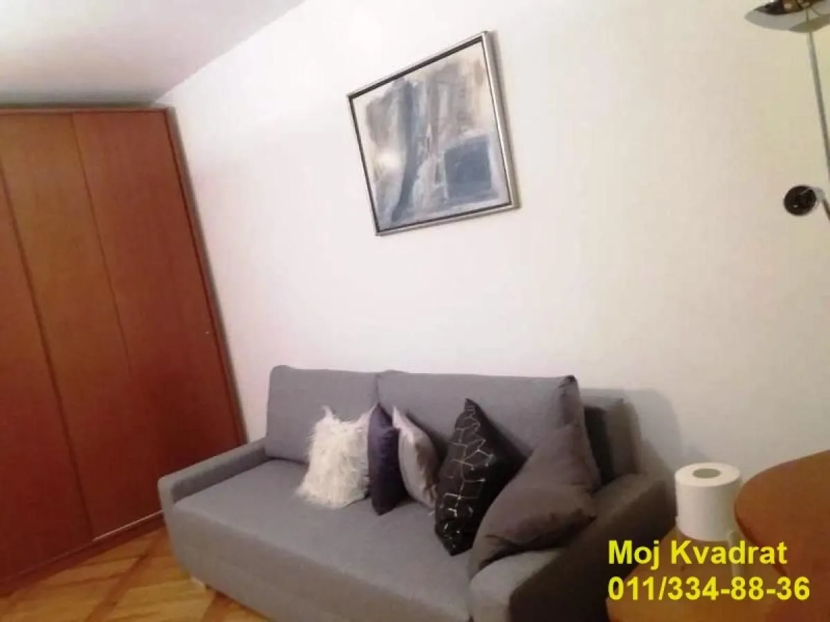 Izdavanje, četvorosoban stan, 94m², Savski Venac, Beograd