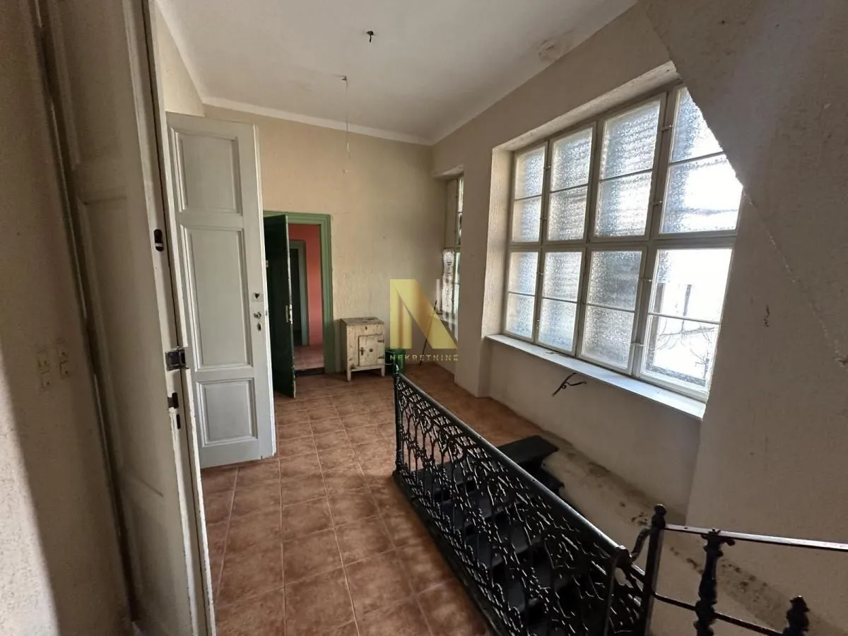 Prodaja, četvorosoban stan, 172m², Centar, Sombor