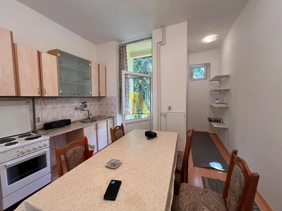 Kitchen with a dining table and access to the terrace.