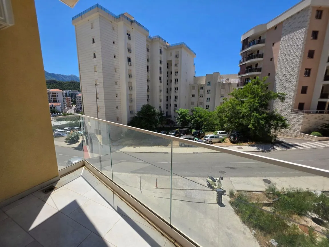 Prodaja, dvosoban stan, 74m², Bečići, Budva