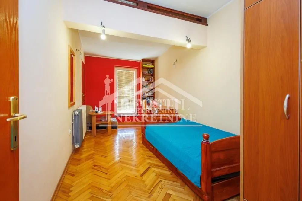 Prodaja, četvorosoban stan, 84m², Gundulićev Venac, Beograd