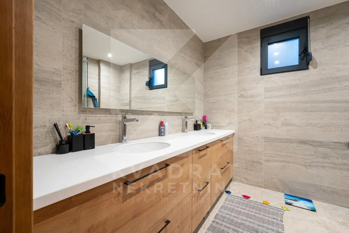 Izdavanje, kuća, 166m², Tološi, Podgorica