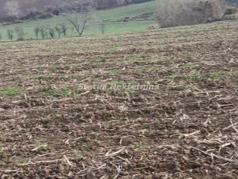 Pogled na prostrano poljoprivredno zemljište. - image 13