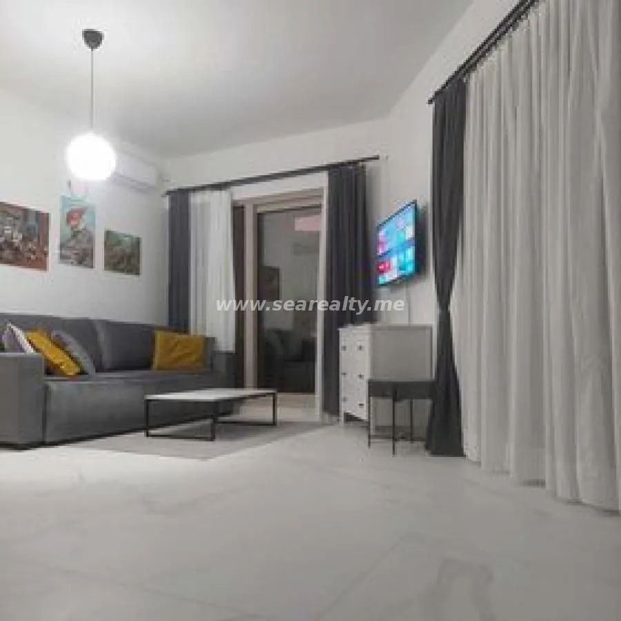 Izdavanje, dvosoban stan, 64m², Budva, Crna Gora