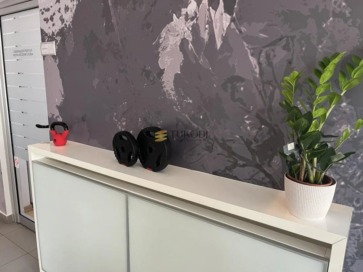 Rent, office space, 780m², Novo naselje, Novi Sad