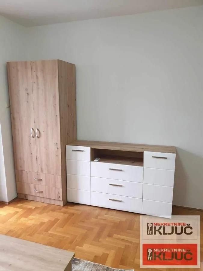 Izdavanje, garsonjera, 25m², Sajmište, Novi Sad