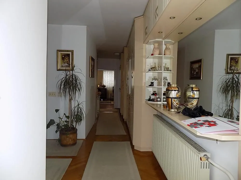 Prodaja, trosoban stan, 118m², Centar, Jagodina