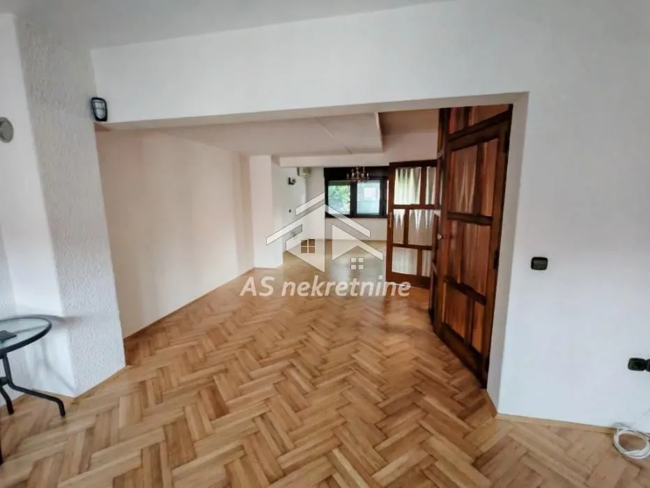 Izdavanje, kuća, 360m², Voždovac Sve Podlokacije, Beograd