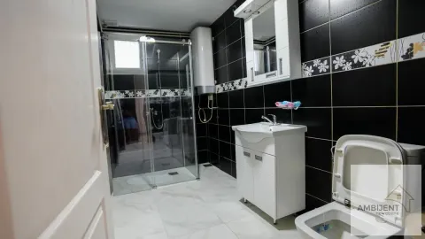 Prodaja, kuća, 131m², Zemun Ugrinovci, Zemun Sve Podlokacije - image 19
