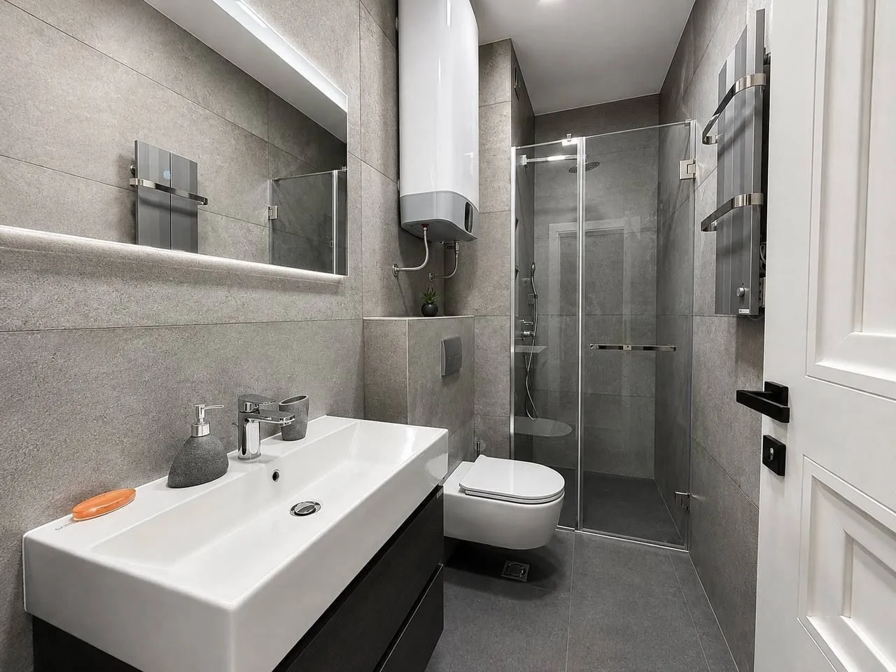 Izdavanje, dvosoban stan, 87m², Bečići, Budva